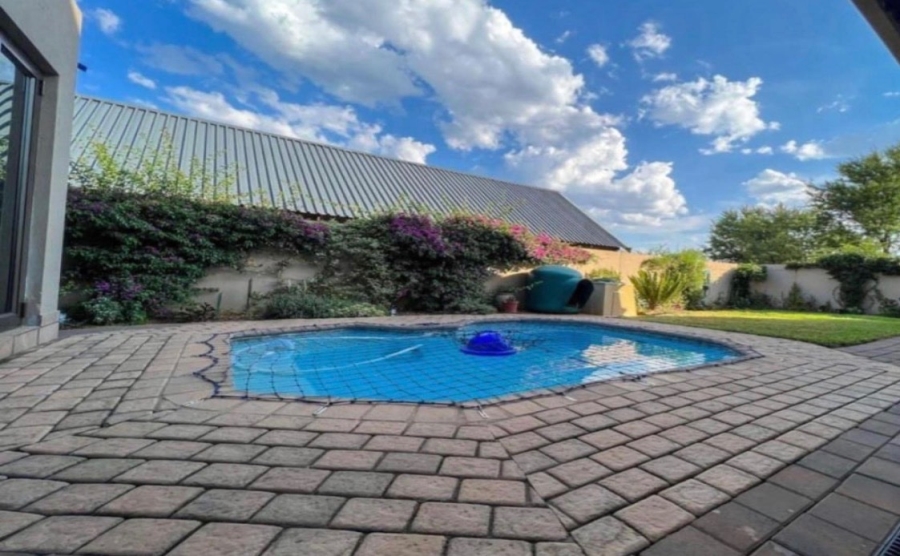 4 Bedroom Property for Sale in Kosmos North West